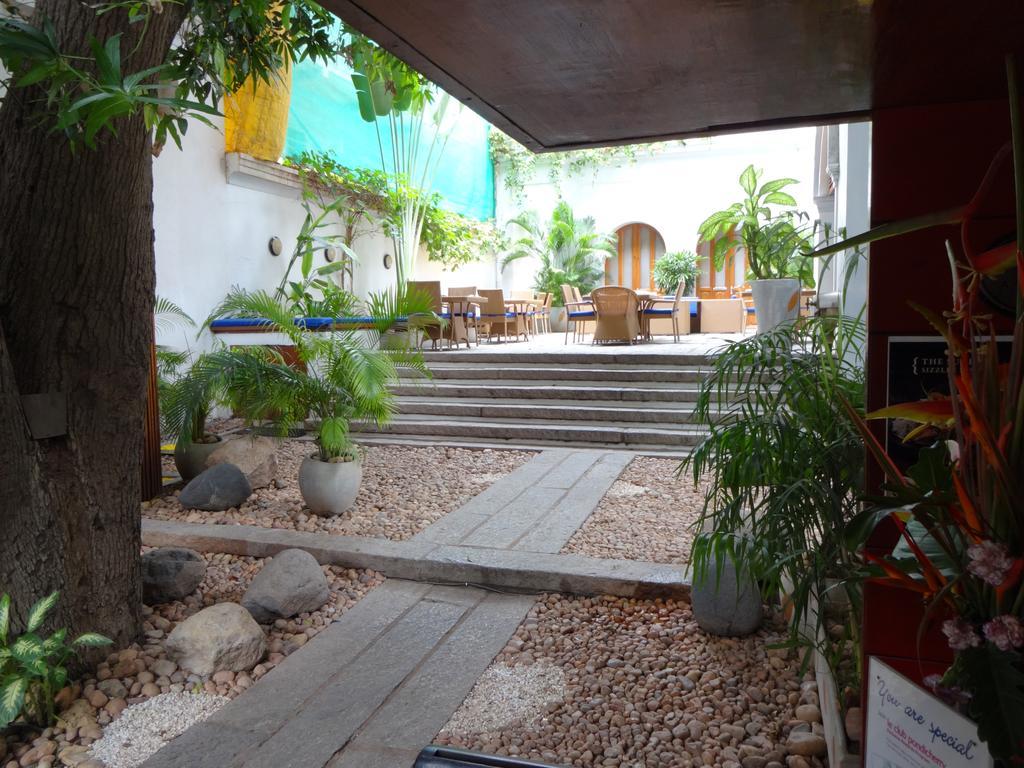 Le Dupleix Hotel Pondicherry Exterior photo