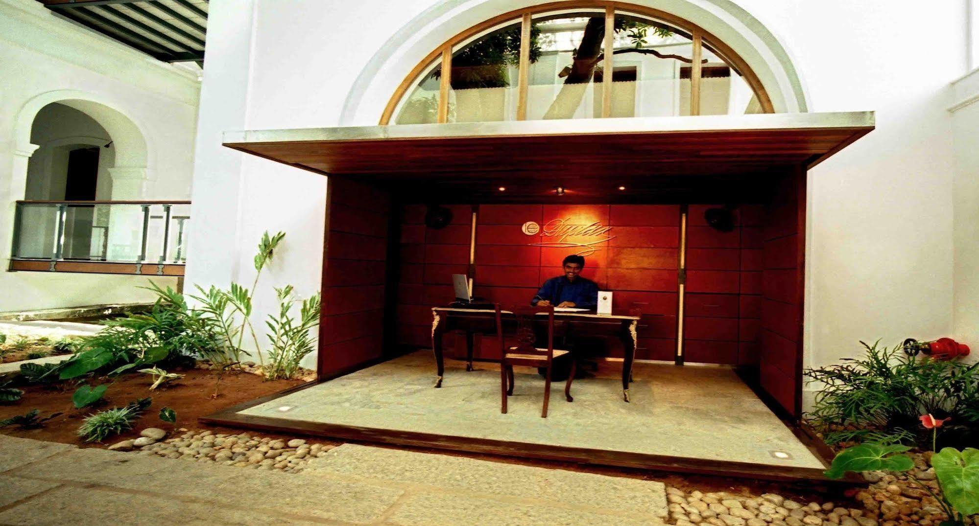 Le Dupleix Hotel Pondicherry Exterior photo
