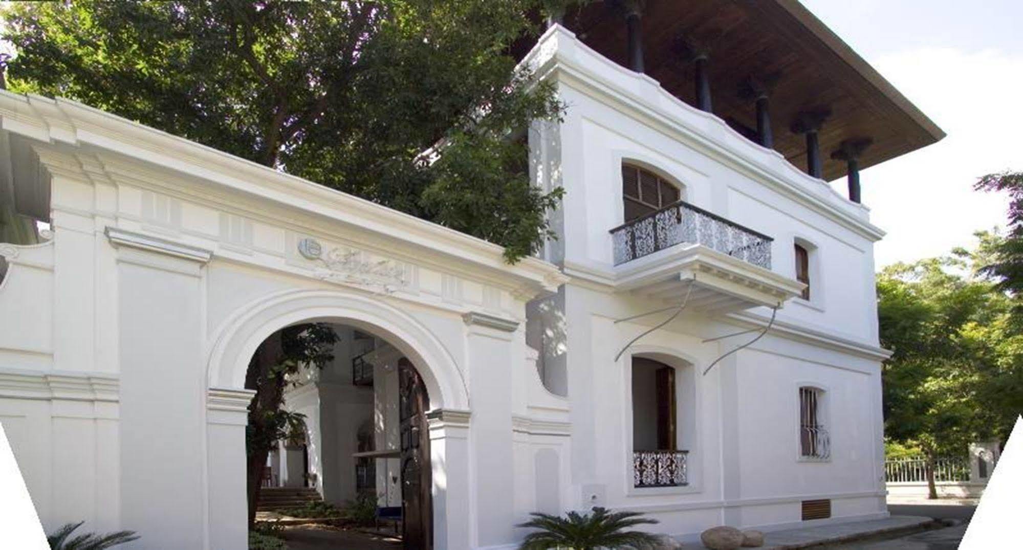 Le Dupleix Hotel Pondicherry Exterior photo
